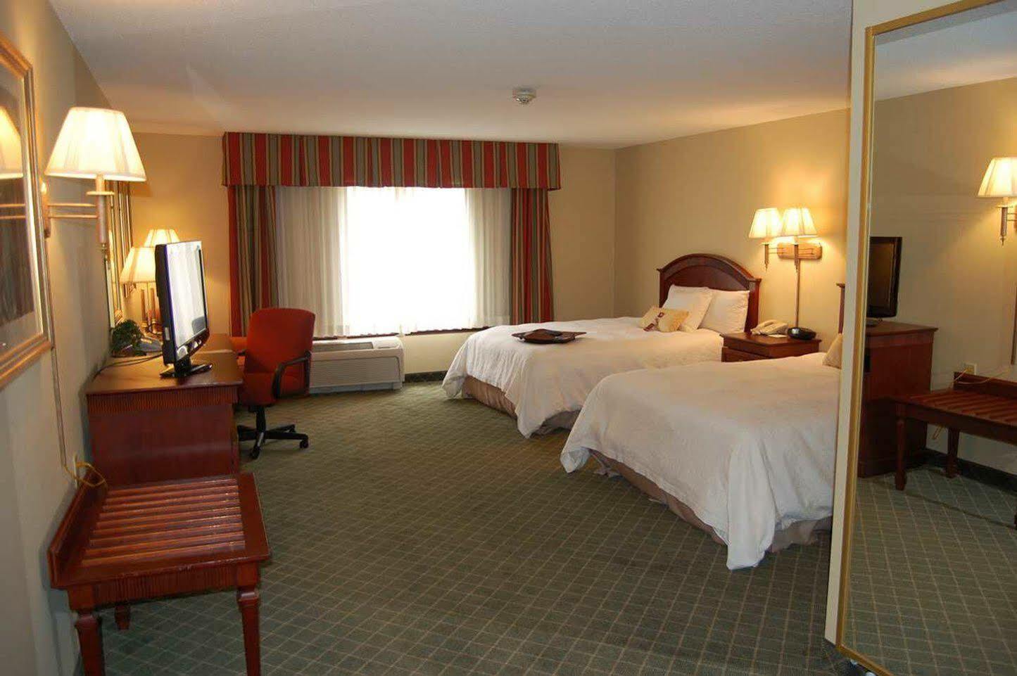 Hampton Inn Stow Exteriör bild